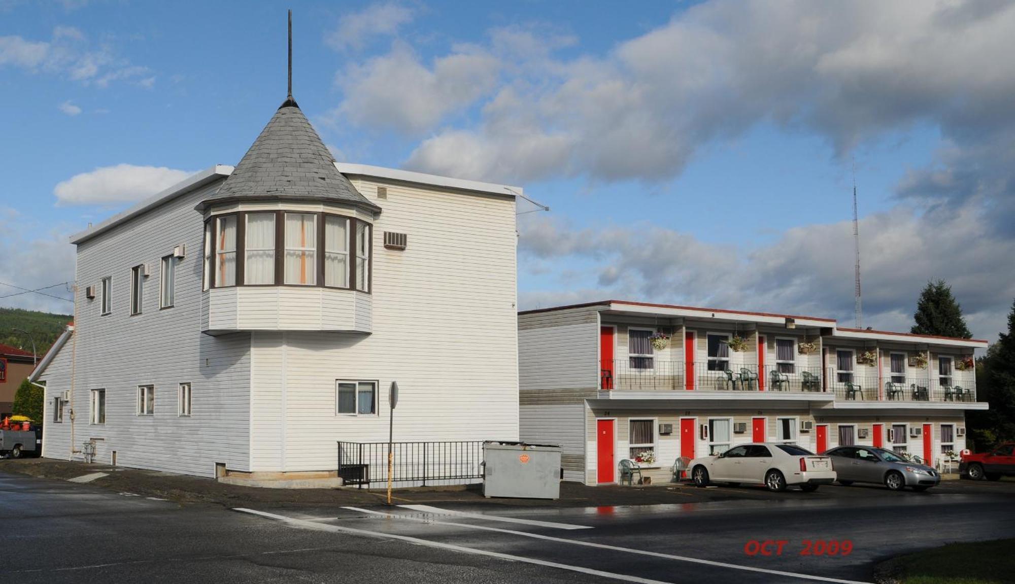 Almo Court Motel Кранбрук Экстерьер фото