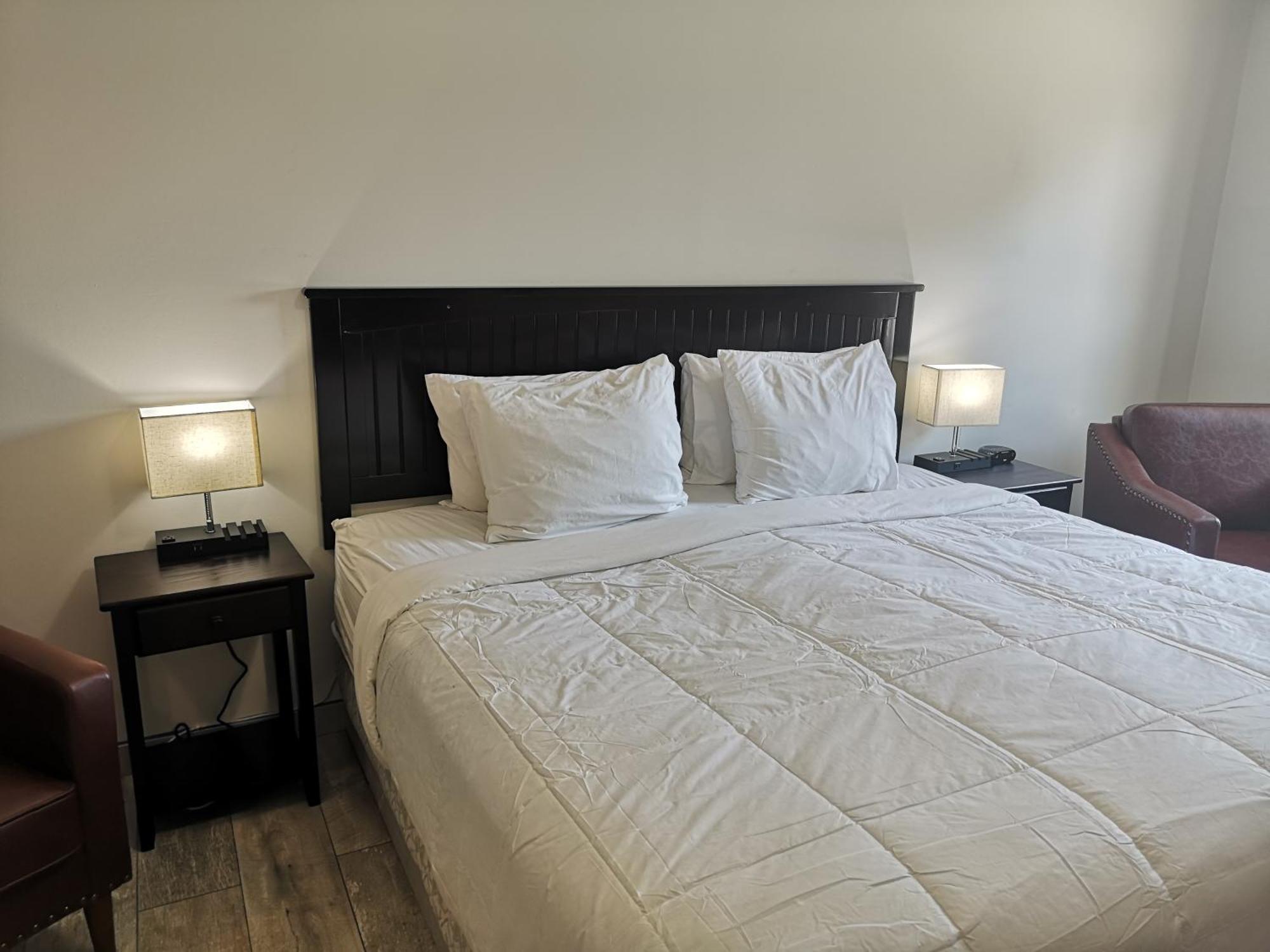 Almo Court Motel Кранбрук Экстерьер фото