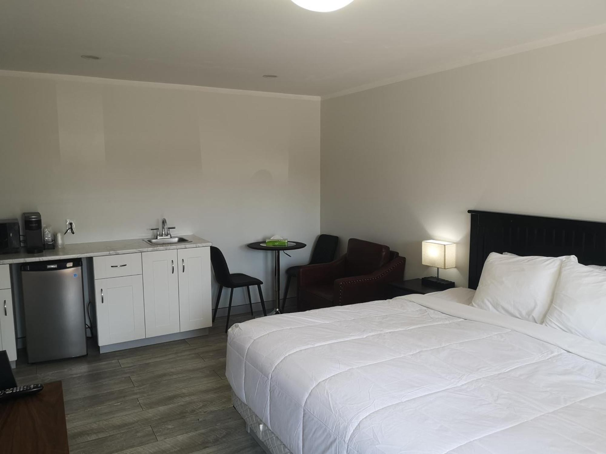 Almo Court Motel Кранбрук Экстерьер фото
